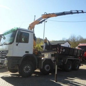 foto 8x4 Mercedes 3246 + Effer (2020)