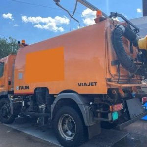 foto 15t Faun zamiatarka kierownica po prawej stronie Mercedes