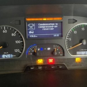 foto 15t Faun zamiatarka kierownica po prawej stronie Mercedes